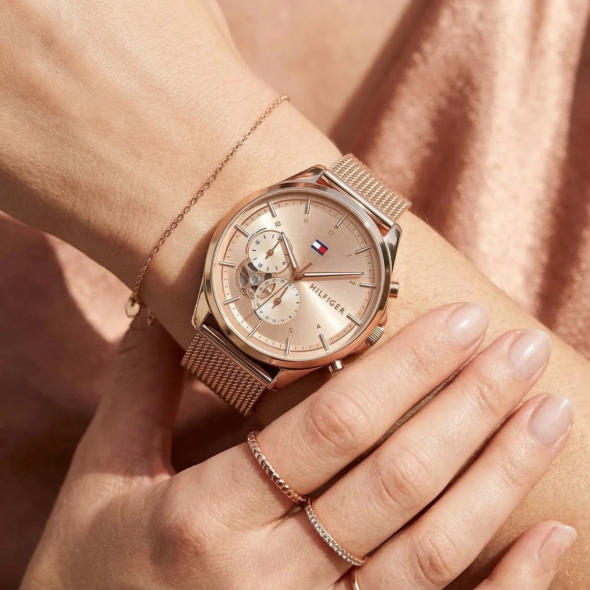 Tommy Hilfiger Quinn 1782486 Rose Gold-Tone Mesh Strap Women's Watch