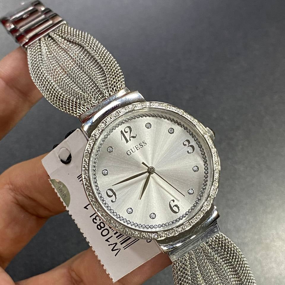 ساعة كريستال سوار شبكي فضية اللون W1083L1 شيفون من Guess