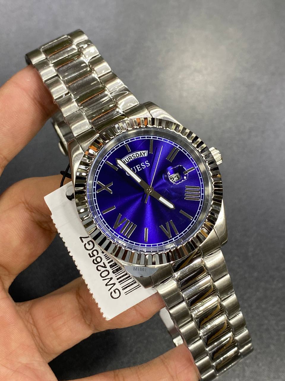 ساعة يد رجالية Guess Connoisseur GW0265G7 بلون فضي مع ميناء أزرق