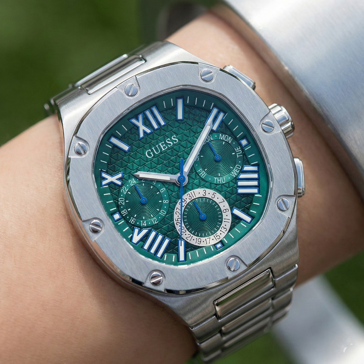 Guess Headline GW0572G6 Men's Silver-Tone & Green Dial Watch