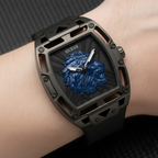 ساعة Guess Phoenix Lion Head GW0595G2 بهيكل أسود وقرص أزرق على شكل أسد وسوار سيليكون أسود