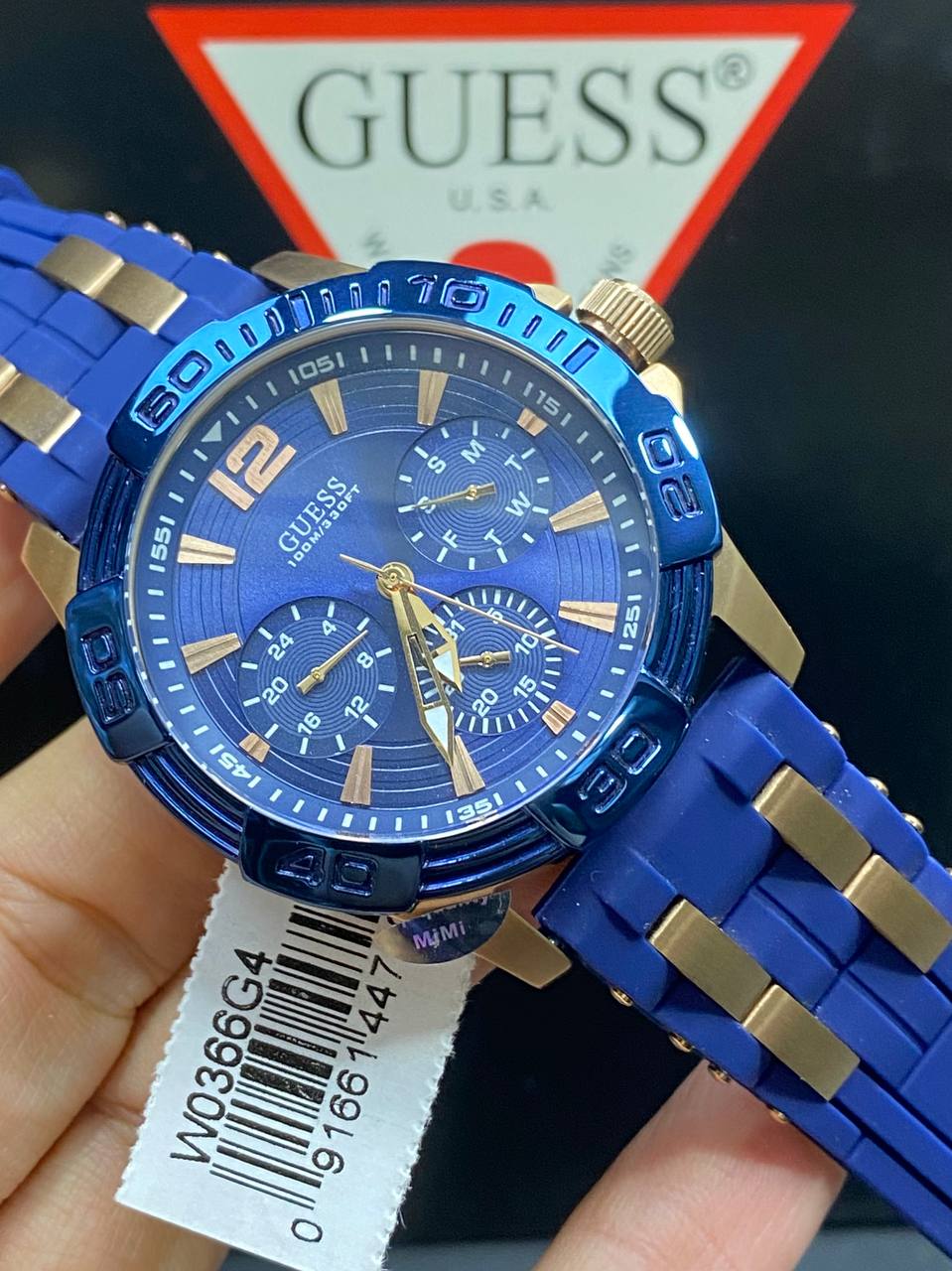 Guess Oasis W0366G4 Men's Rose Gold & Blue Rubber Strap Watch