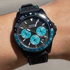 ساعة يد رجالية Guess Odyssey W1108G5 بإطار أسود ولمسات زرقاء وسوار مطاطي