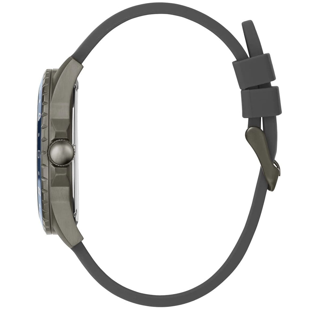 ساعة Guess Odyssey W1108G6 بهيكل بلون رصاصي داكن، ومينا أزرق سماوي، وحزام مطاطي رمادي