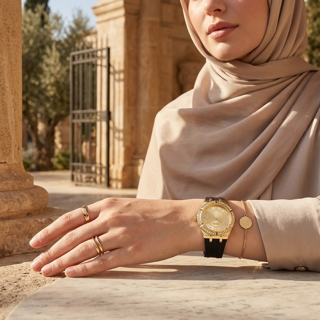 ساعة يد نسائية Guess Cosmo GW0034L1 بهيكل ذهبي ومينا ذهبية وسوار مطاطي أسود